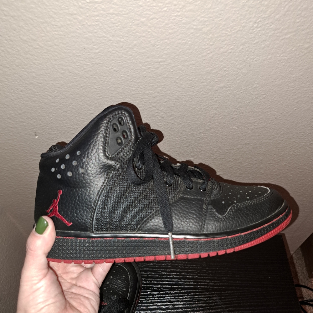 Kids Black & Red Jordan Basketball Shoes with '23' Accent. Size 4Y - Picture 7 of 16
